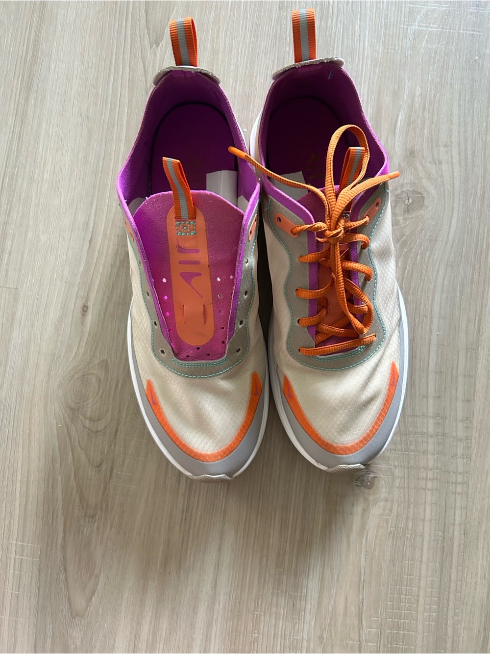 Nike Air Max Dia SE Sneakers Women’s Size 8 AR7410-106